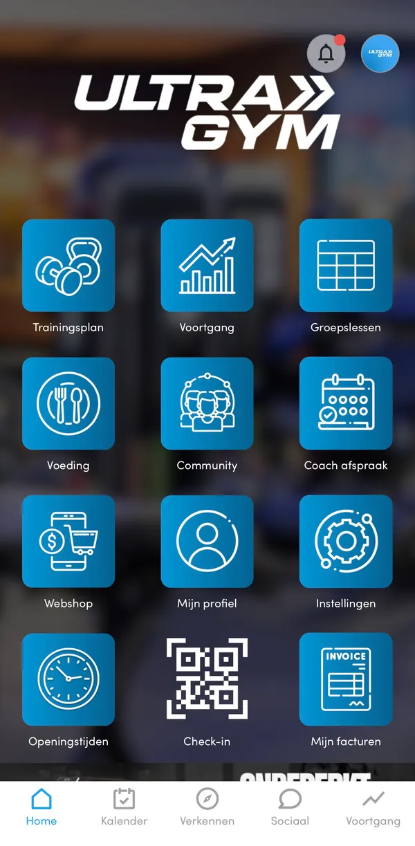 Startscherm van de UltraGym-app met tegels voor trainingsplan, voortgang, groepslessen, voeding, coach afspraak en check-in