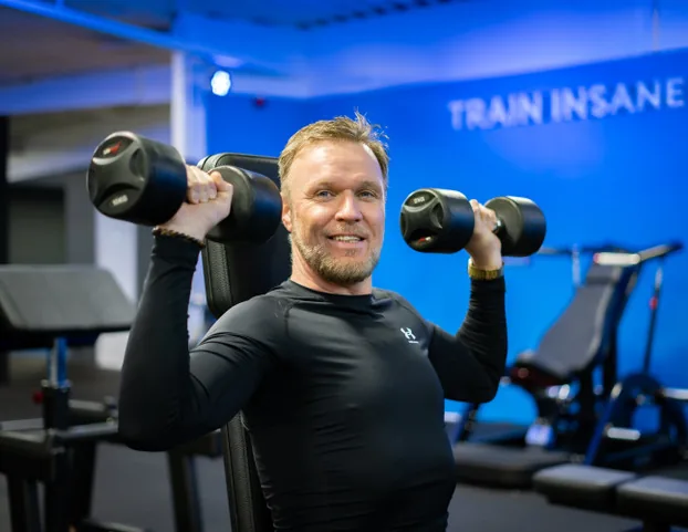 Lid traint met begeleiding bij UltraGym
