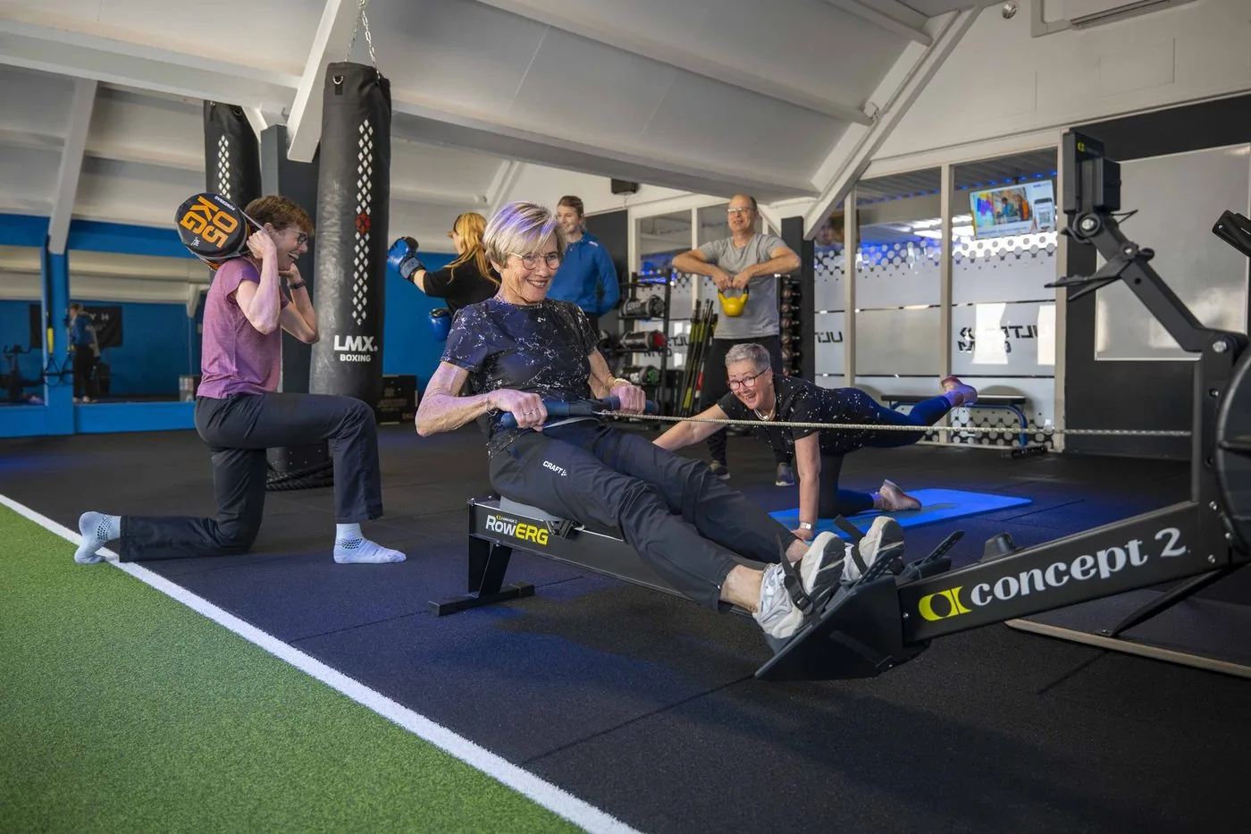 Collega's trainen samen bij UltraGym Hardenberg