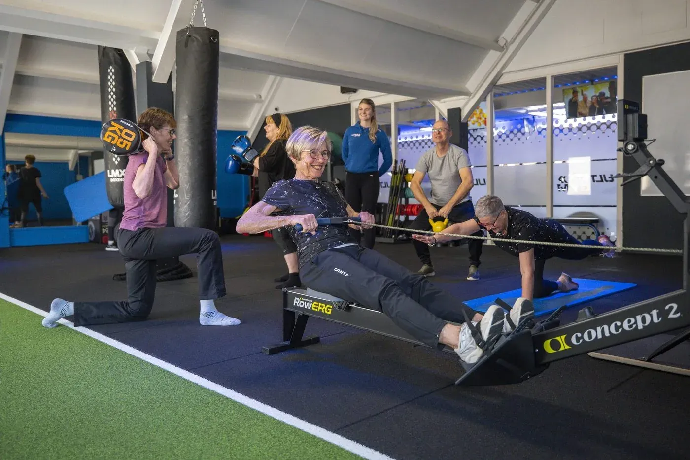 Leden trainen samen tijdens een groepstraining